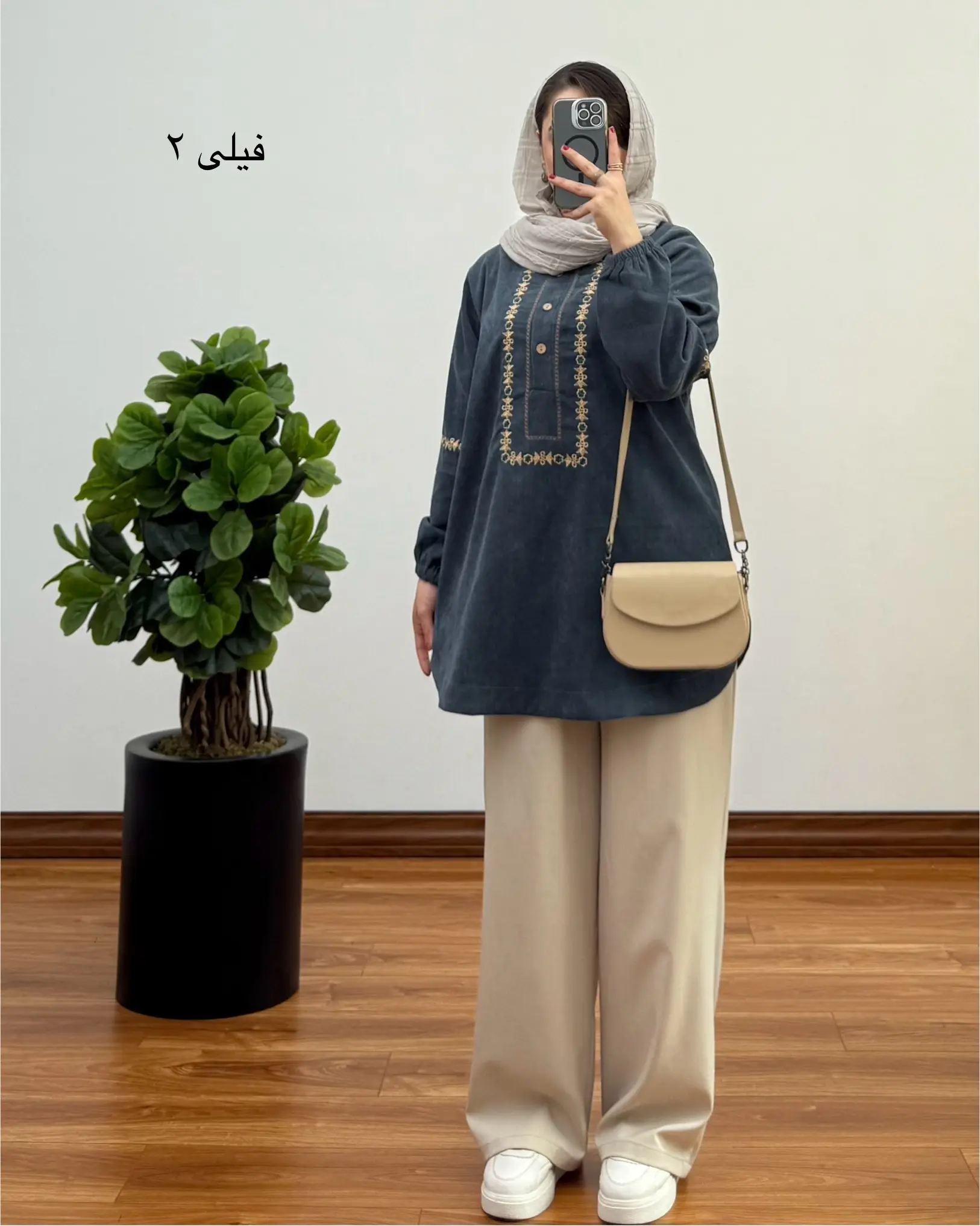 مانتو گلدوزی فروغ ۱